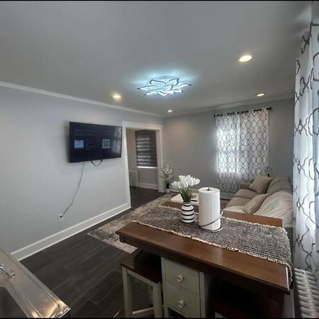 Private Suite In Huntington Station 외부 사진