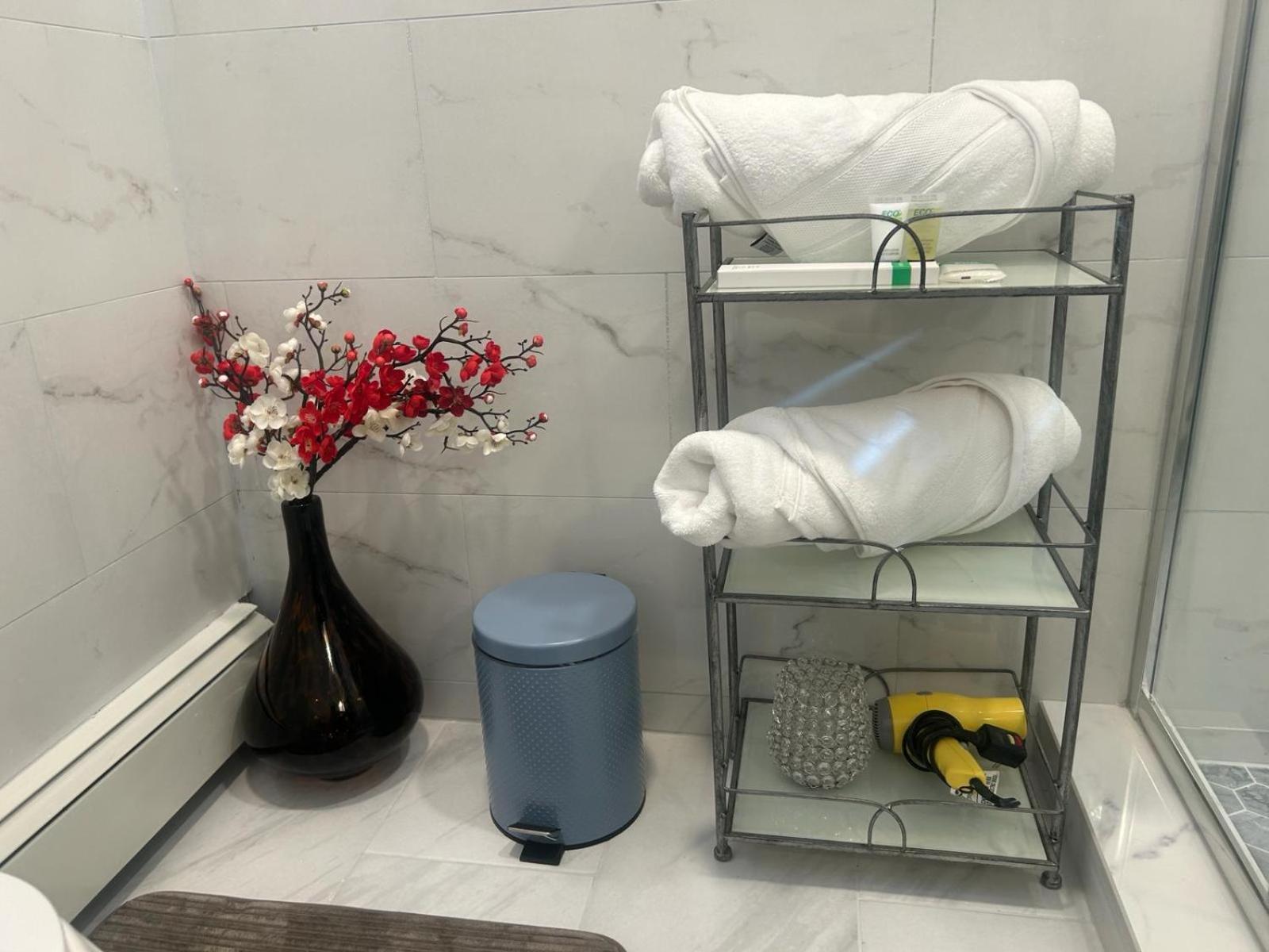 Private Suite In Huntington Station 외부 사진